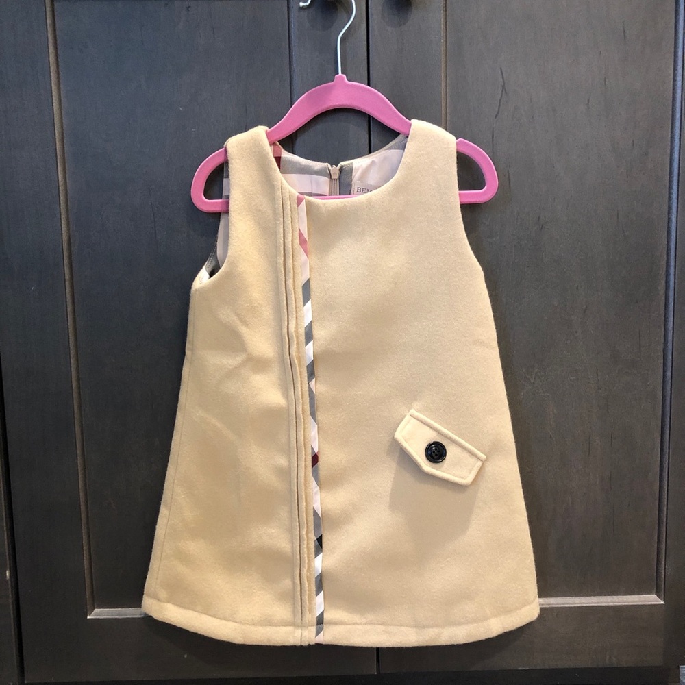 Sleeveless formal dress